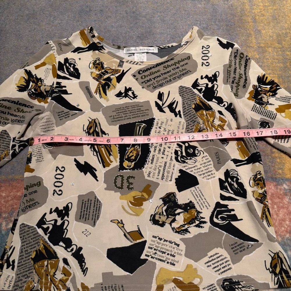 ✨Vintage✨ Graphic Print Long Sleeve Top, model shopping neutral print - Picture 7 of 8